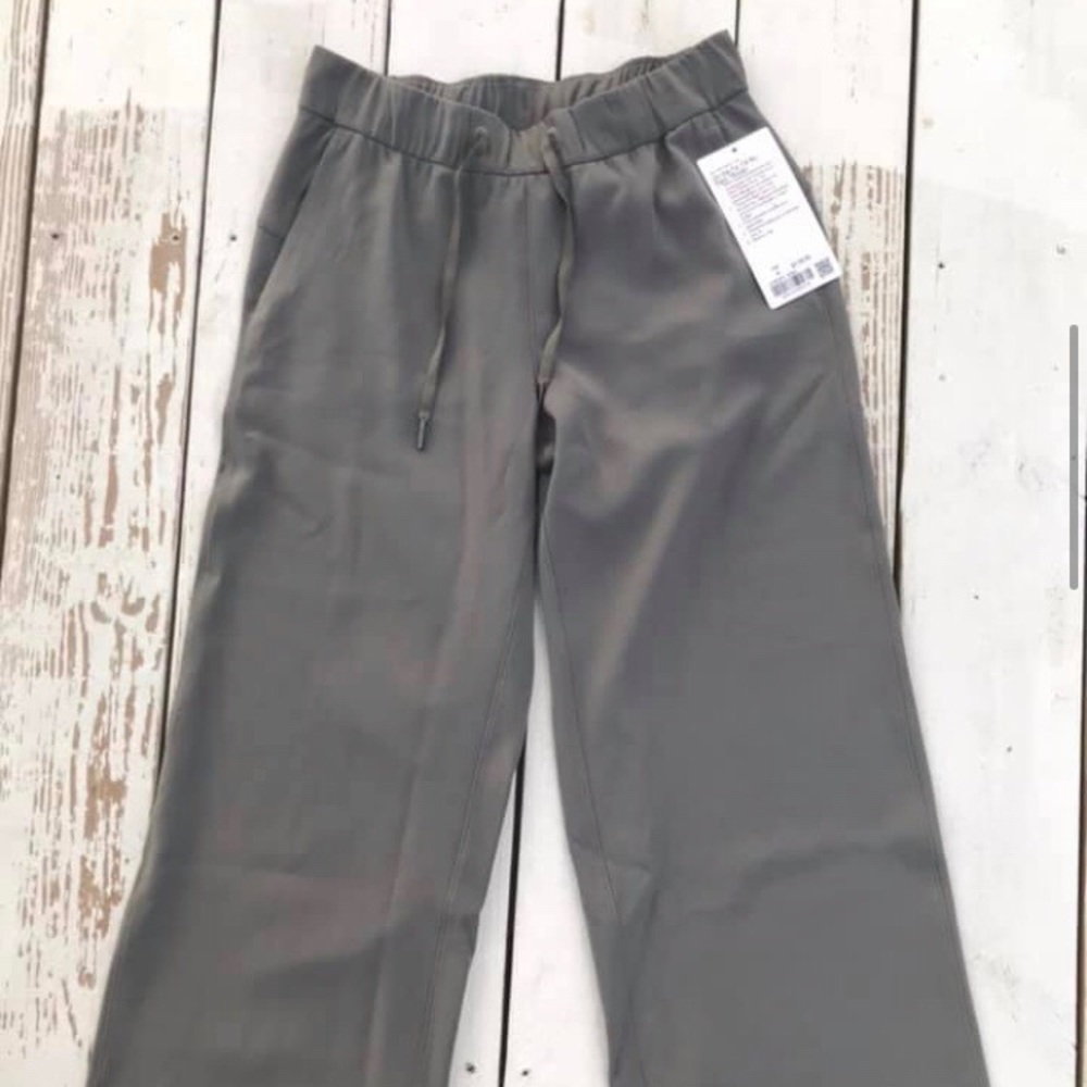Green and black On the Fly 7/8 wide leg woven pant - Picture 4 of 5